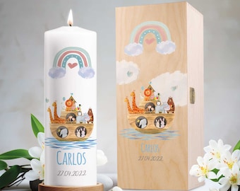 Doopkaars voor jongens en meisjes in een prachtig regenboogdesign met de ark van Noach - Een gepersonaliseerd doopcadeau met naam en datum.