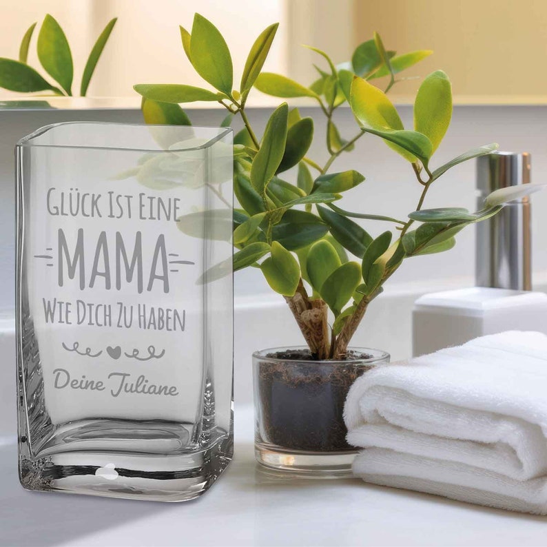 Personalisierte Blumenvase - Glück ist eine Mama - Personalisiert mit Namen - Modern Design Vase - Personalisierte Geschenke für Frauen