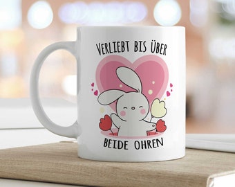 Tasse mit Spruch - Verliebt bis über beide Ohren - Hase - Geschenk für Freunde & Familie - Geburtstag - Valentinstag - Paare - für Sie / Ihn
