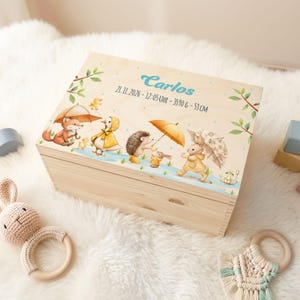 Gepersonaliseerde bewaardoos met naam en datum - Dieren in de regen - Houten doos - Herinneringsdoos voor geboorte - Doop - Babycadeau