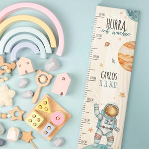 Groeimeter voor kinderen - astronaut - gepersonaliseerd met naam en datum - van hout - cadeau voor geboorte - voor meisjes en jongens - kinderkamer