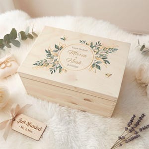 Caja de recuerdos personalizada - hojas doradas - con nombres y fecha - caja de recuerdos para los novios - regalo de boda