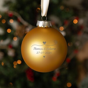 Bola de Navidad personalizada con grabado - Pareja enamorada - Bola de Navidad grabada - Adorno para árbol de Navidad - Decoración navideña