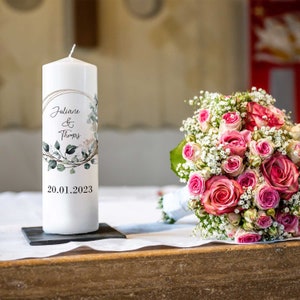 Personalisierte Traukerze Floral Kreis Personalisiert mit Namen & Datum Geschenk zur Hochzeit Hochwertige Stumpenkerze Bild 4