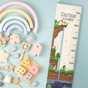 Groeimeter voor kinderen - Pixel Earth - gepersonaliseerd met naam en datum - van hout - cadeau voor geboorte - voor meisjes en jongens - kinderkamer