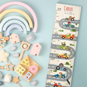 Groeimeter voor kinderen - raceauto - gepersonaliseerd met naam en datum - van hout - cadeau voor de geboorte - voor meisjes en jongens - kinderkamer
