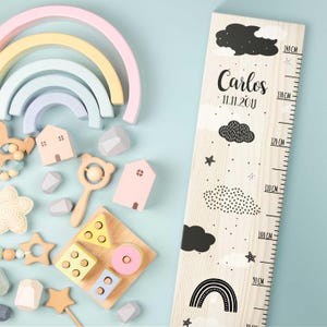 Groeimeter voor kinderen - wolken - gepersonaliseerd met naam en datum - van hout - cadeau voor geboorte - voor meisjes en jongens - kinderkamer