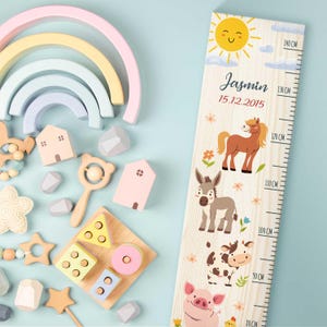 Groeimeter voor kinderen - boerderij - gepersonaliseerd met naam en datum - van hout - cadeau voor geboorte - voor meisjes en jongens - kinderkamer