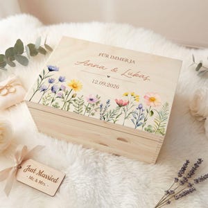 Gepersonaliseerde bewaardoos - bloemenweide - met namen en datum - herinneringsdoos voor het bruidspaar - huwelijksgeschenk