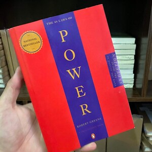 48 lois du pouvoir par Robert Greene Percez les secrets de l'influence, maîtrisez les stratégies du succès, du contrôle et de la croissance personnelle image 1