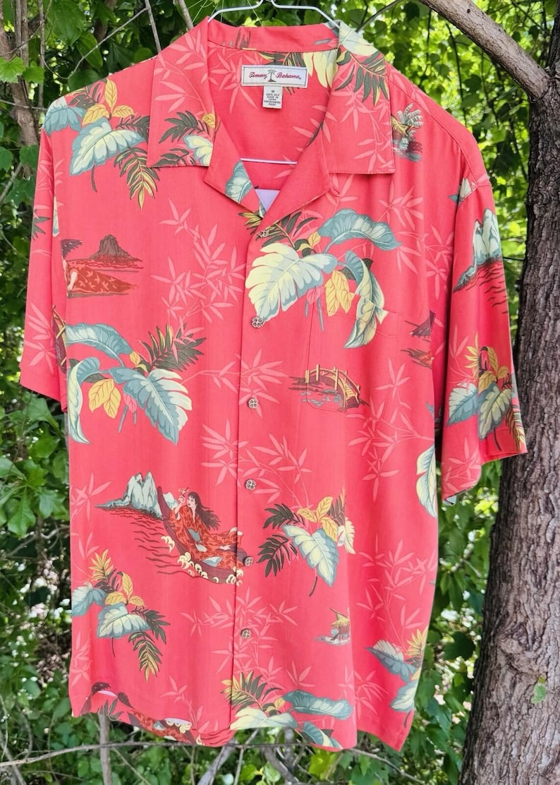 Camisa hawaiana Tommy Bahama talla M, de seda, con estampado de hojas tropicales, color naranja Aloha, excelente estado. imagen 1