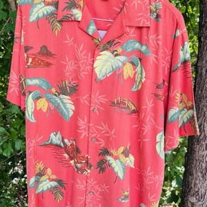 Camisa hawaiana Tommy Bahama talla M, de seda, con estampado de hojas tropicales, color naranja Aloha, excelente estado. imagen 2