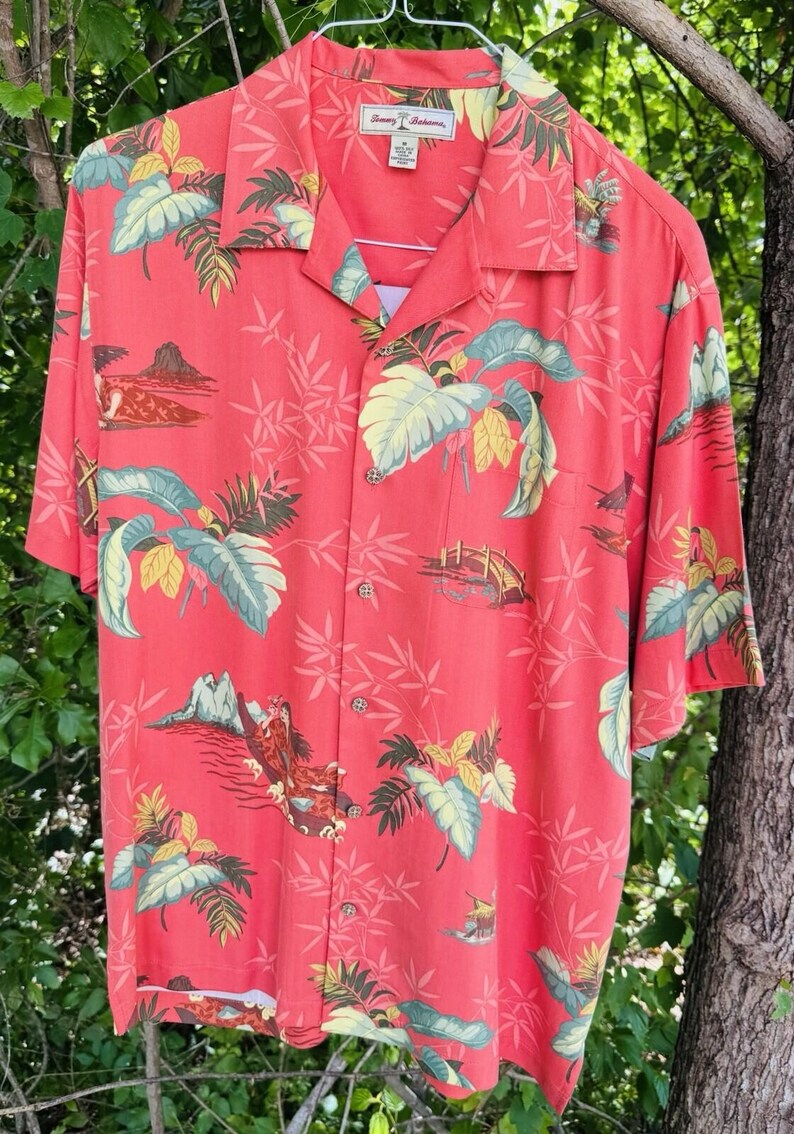 Camisa hawaiana Tommy Bahama talla M, de seda, con estampado de hojas tropicales, color naranja Aloha, excelente estado. imagen 2