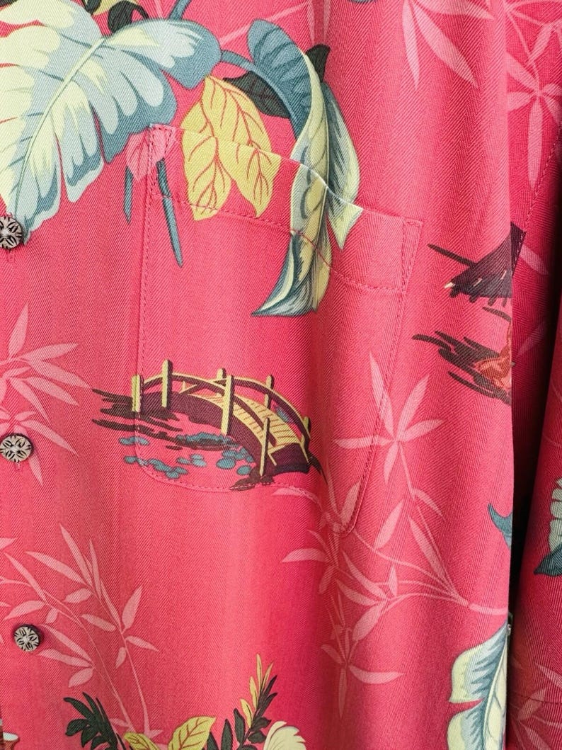 Camisa hawaiana Tommy Bahama talla M, de seda, con estampado de hojas tropicales, color naranja Aloha, excelente estado. imagen 3