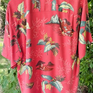 Camisa hawaiana Tommy Bahama talla M, de seda, con estampado de hojas tropicales, color naranja Aloha, excelente estado. imagen 5