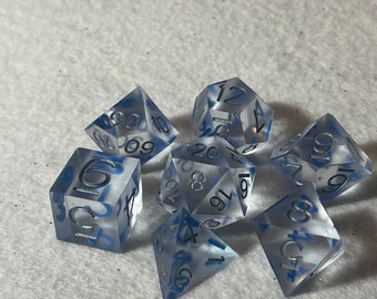 Azul y Plata - Juego de dados de resina Sharp Edge de 23 mm