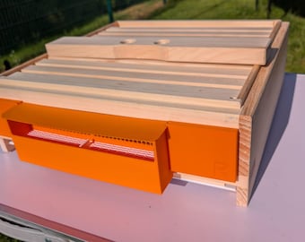 Pollen trap // Bergwinkel soil // Orange // Hive // Unique // Beekeeper // Harvest // Beekeeping aid