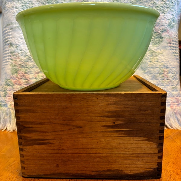 Vintage 9" Jadeite Swirl Bowl