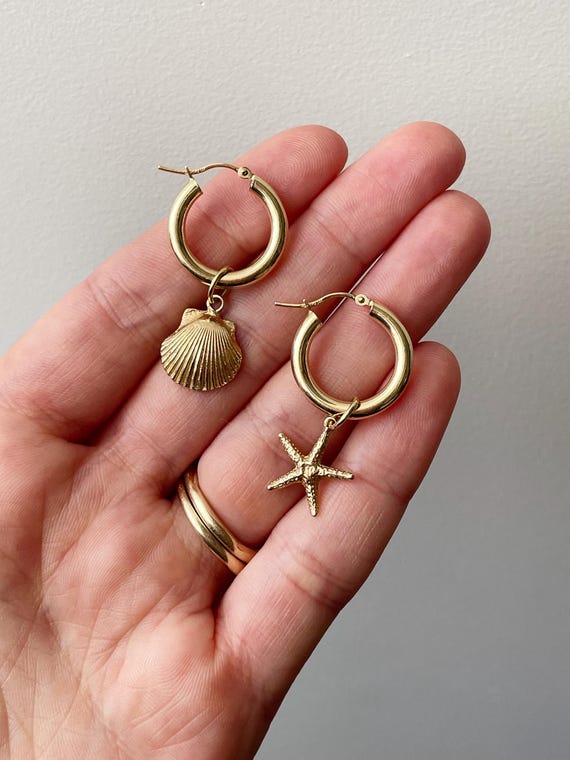 Solid Gold Vintage Charms - image 13