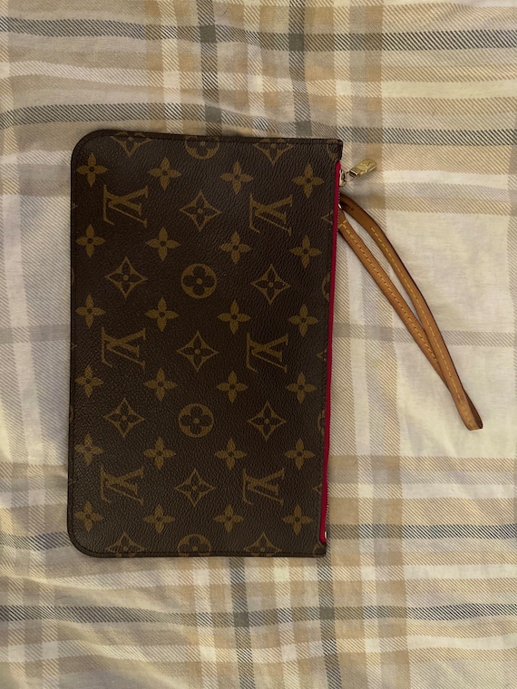 Authentic Louis Vuitton Neverfull Pouch/ Clutch Mo