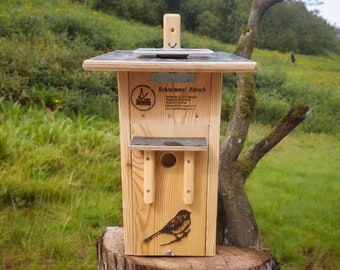 Nest box with camera, battery and solar