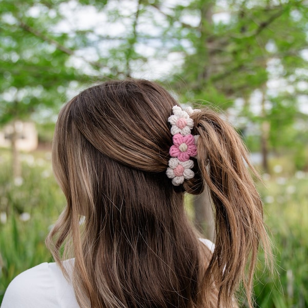 Knitted Daisy Claw Clip, Flower Hair Accessory, Boho Crochet Hair Clip,  Neutral Claw Clip, Mother’s Day gift, Bridal shower gift