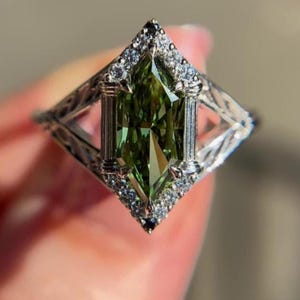 Unique hexagon cut latest green Moissanite Ring 2CT hexagon Dutch marquise cut Engagement Ring gift for women 14k gold art deco promise ring
