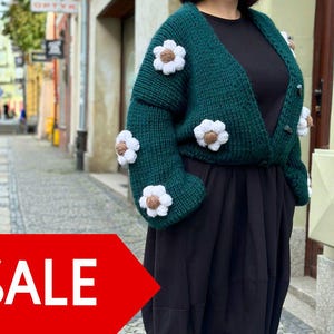 Floral spring cardigan with 3D flowers, Daisy Chunky Green Cardigan, Handmade Sweater for Women, Daisy Knit Jacket, Best Gift For Her