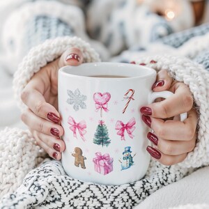 クリスマス ボウ コーヒー マグ、かわいいピンクのコーヒー カップ、ホリデー マグ、クリスマス デコレーション カップ、ホリデー ティー カップ、ピンクのクリスマス セラミック マグ