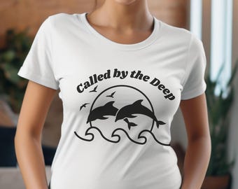 Camiseta con fases lunares de delfines y magia oceánica, camiseta gráfica de bruja marina