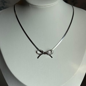 Elegant Bow Necklace