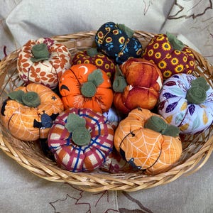 Handmade Mini Fabric Pumpkins: Autumn Thanksgiving Decor