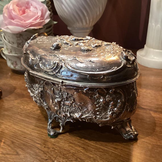 Sterling silver repousse box - image 3