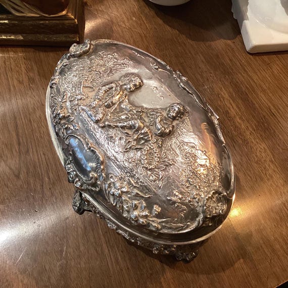 Sterling silver repousse box - image 2