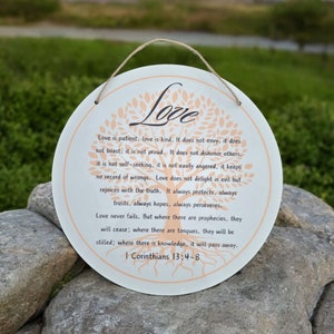 Love is Patient Love is Kind Sign, Scripture Home Decor, 1 Corinthians 13:7-8, Home Wall Decor, Signs for Bedroom, Bible Verse, Round Sign