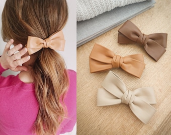 Kunstleer Womens Bow, lederen strik, Womens Bows, Womens haaraccessoires, bruine strik, bruin lederen strik, haarelastiekjes