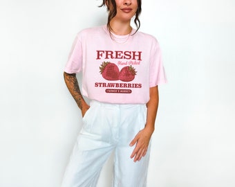 Fresh Strawberries Farmers Market Retro Boho Comfort Colors T-Shirt