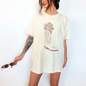 Western Boots Wildflowers Cowgirl Country Retro Boho Comfort Colors T-Shirt