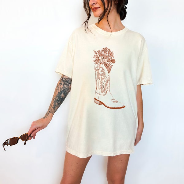 Western Boots Wildflowers Cowgirl Country Retro Boho Comfort Colors T-Shirt