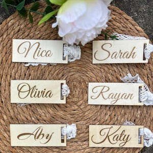 Marque place en bois avec ruban blanc Personnalisable, Marque place personnalisé, marque place bois, marque place mariage.