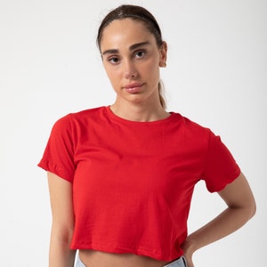 Custom Organic Cotton Crop Top: Personalized Tee