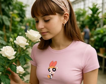Blossom Crop Top – 100% Algodón, Hecho a Mano, Camiseta de Dibujos Animados