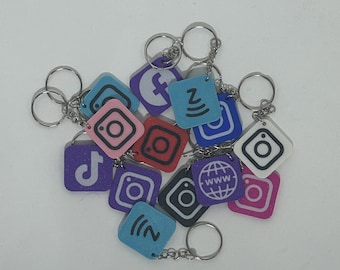 NFC Social Media Keyring - Digital Business Card Tap to Follow Tag