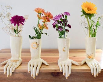 Handvormige bloemenvaas