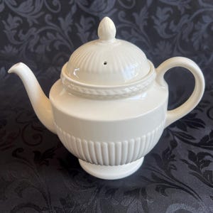Wedgwood Queens ware Edme teapot