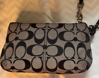 Coach Wristlet #015