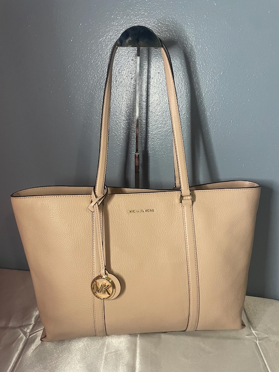 Authentic Michael Kors Purse!!! #058 - image 1