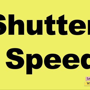 Puede incluir: Un fondo amarillo brillante con las palabras "Shutter Speed" en letras negras grandes y en negrita. En la esquina inferior derecha, hay un pequeño cuadro con el texto "Learning With V".