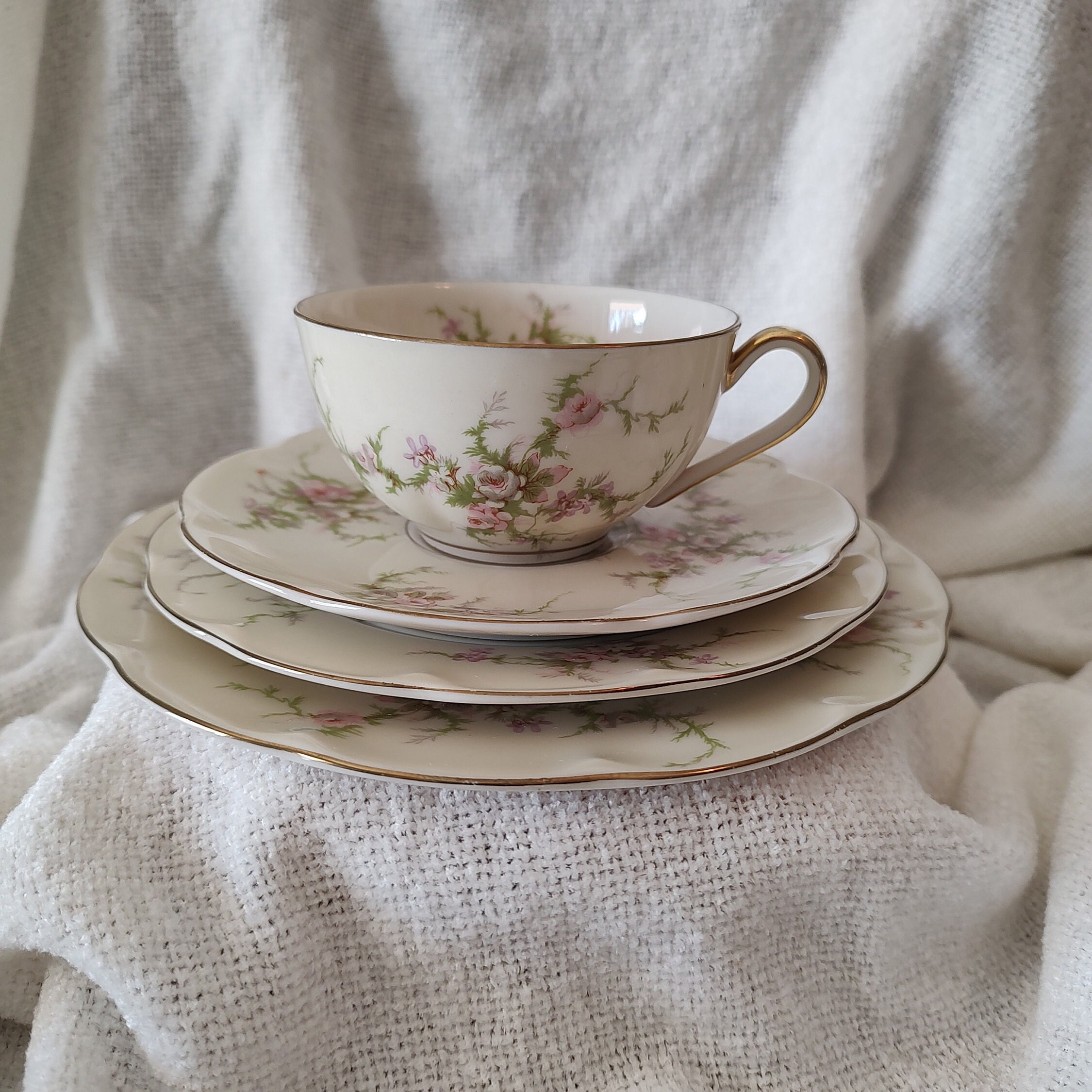 Vintage THEODORE HAVILAND New York Made in America ROSALINDE