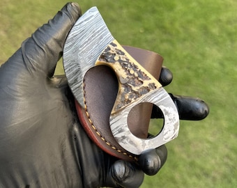 DAS FLÜSTERN DES VIPERS | Handgeschmiedet - Damast-Stahl - Halsmesser - Fingergriffloch - Schnur inklusive - Hirschhornschalen - Geschenk für Ihn